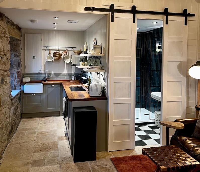 Charming Stone Bothy At Loch Lomond Villa Luss Bagian luar foto