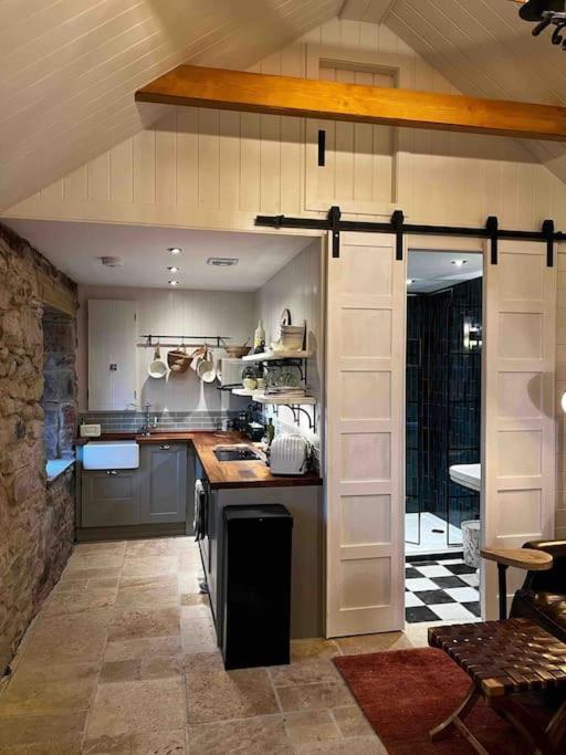Charming Stone Bothy At Loch Lomond Villa Luss Bagian luar foto