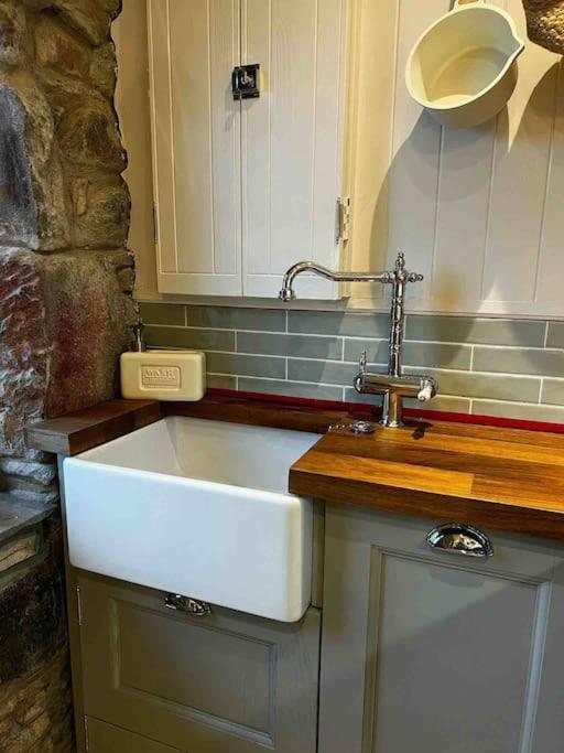 Charming Stone Bothy At Loch Lomond Villa Luss Bagian luar foto