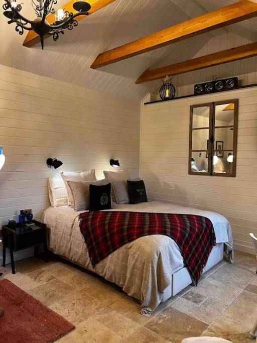 Charming Stone Bothy At Loch Lomond Villa Luss Bagian luar foto